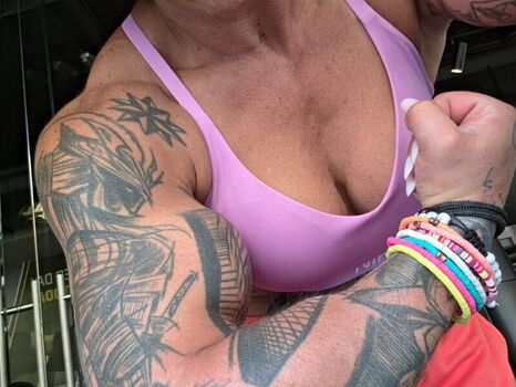 🔥 Crazyxbody  page leaked private photo uncensored full